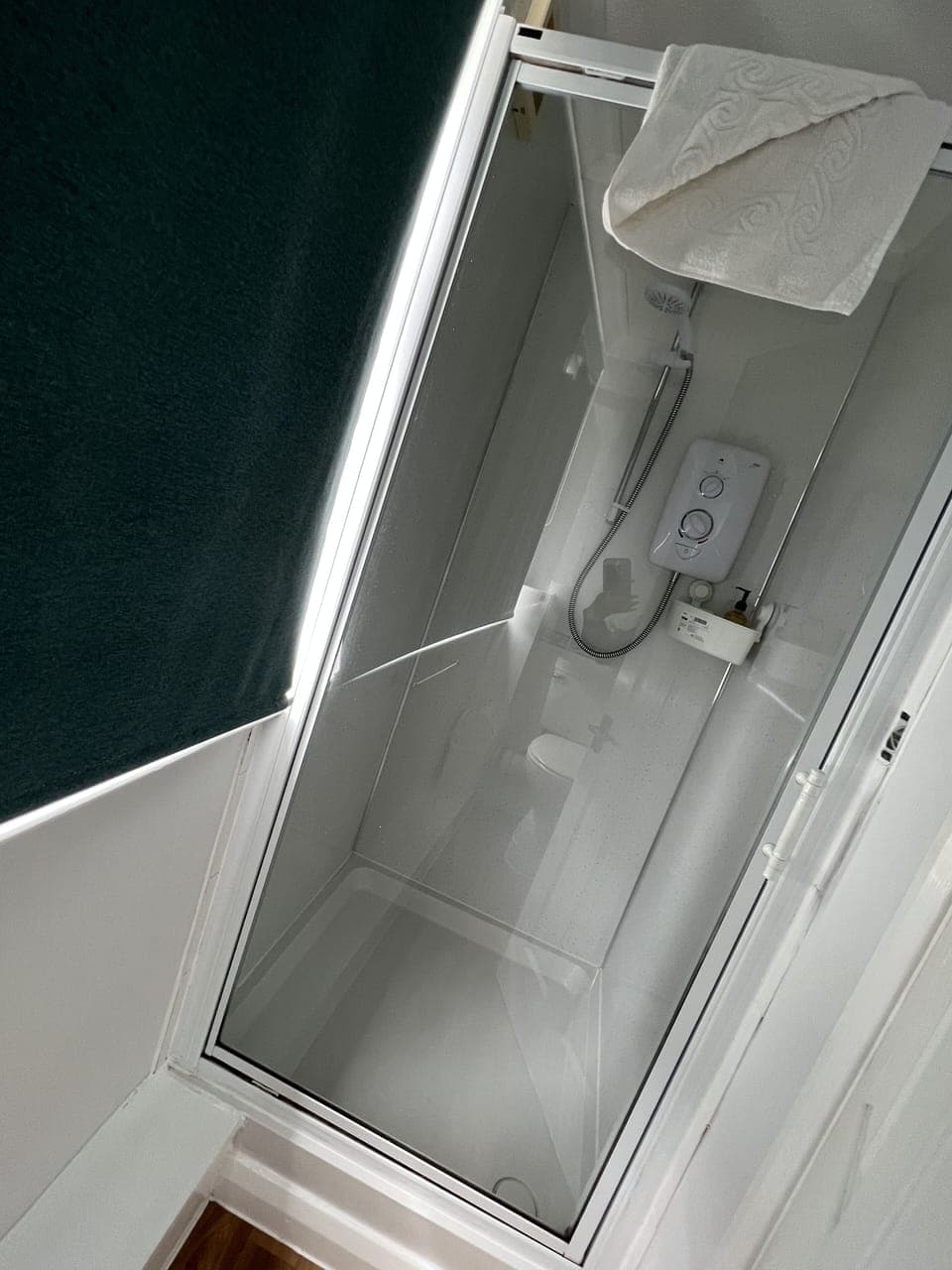 Double Room (19 - Room Only) | Bathroom | Free toiletries, towels