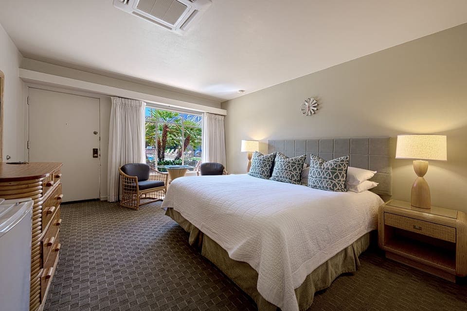 Vintage King | In-room safe, free WiFi, bed sheets