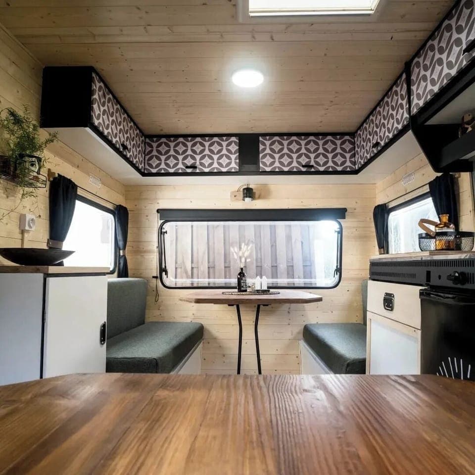 Caravane Chic La Baroudeuse | Living area | Flat-screen TV