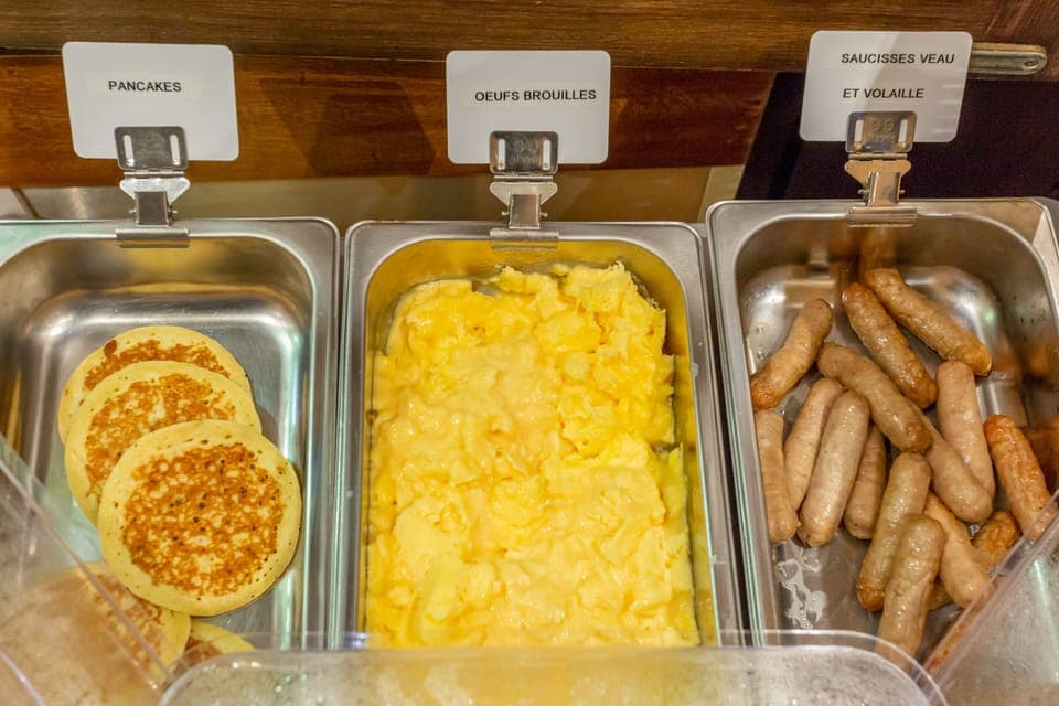 Daily buffet breakfast (EUR 11 per person)