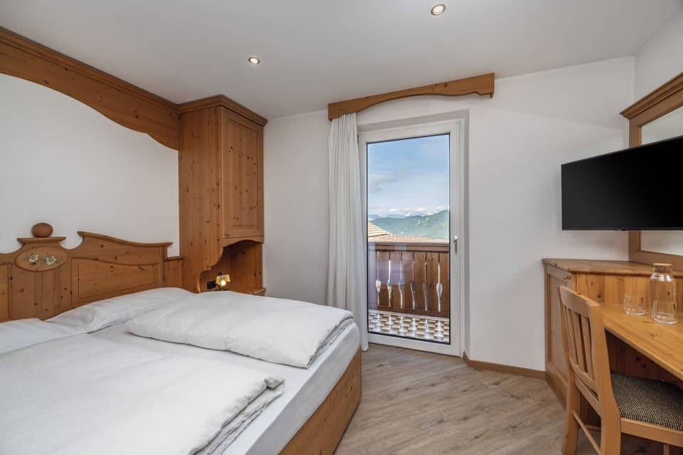 Panoramic Double Room, 1 Queen Bed | Down comforters, in-room safe, desk, free WiFi