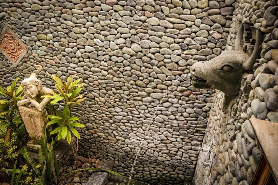 Shower, free toiletries, towels, soap