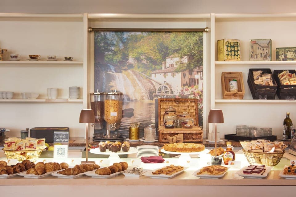Daily buffet breakfast (EUR 9.50 per person)