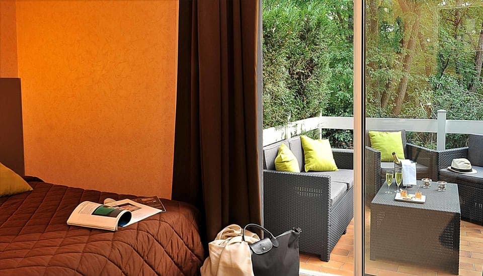 Superior Family Room | Desk, blackout drapes, iron/ironing board, free cribs/infant beds