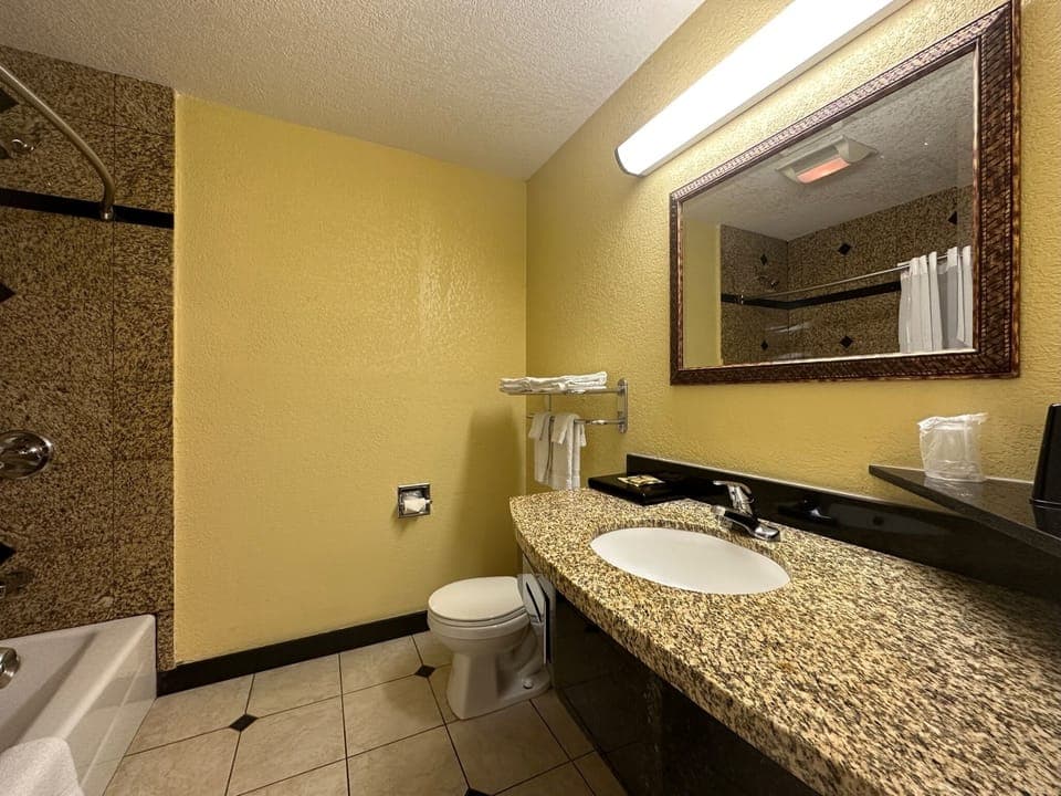 Standard Room, 1 Queen Bed | Desk, laptop workspace, soundproofing, free WiFi