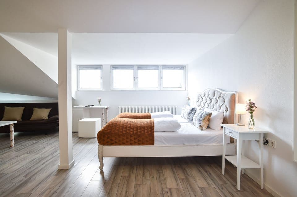 Standard Suite | Desk, blackout drapes, soundproofing, free WiFi