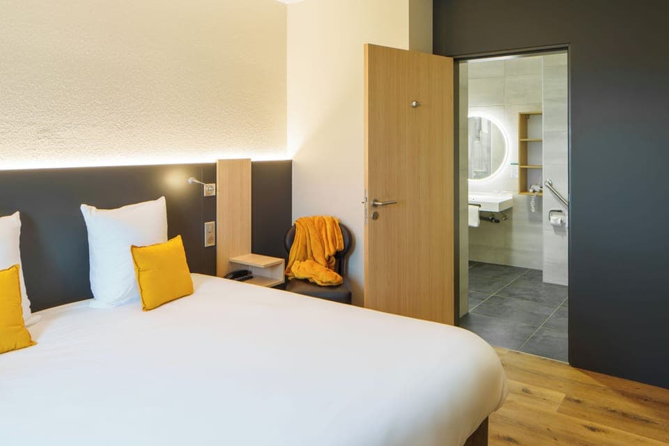 Standard Twin Room | Desk, free WiFi, bed sheets