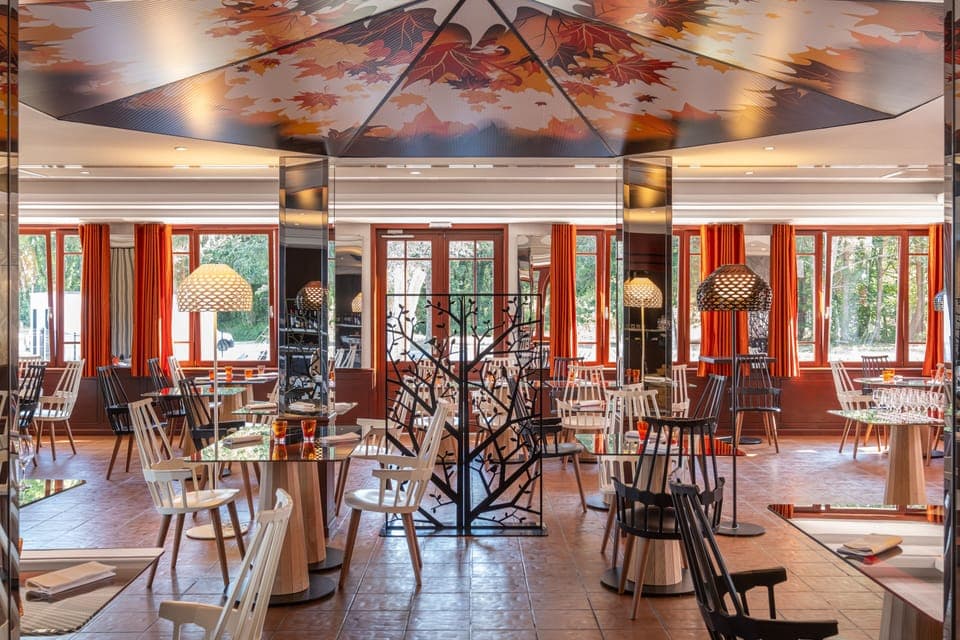 Breakfast, lunch, dinner served; French cuisine 