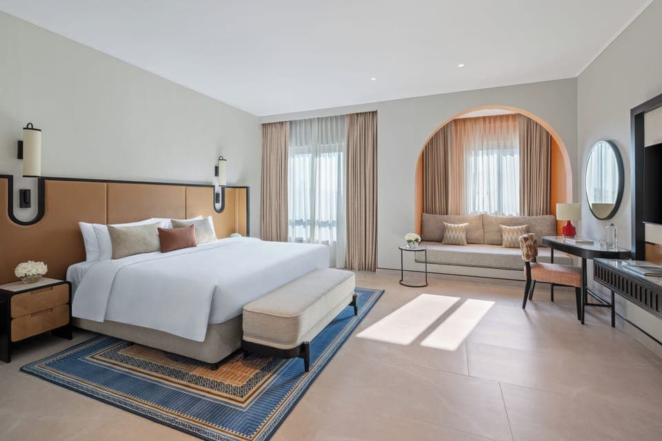Premium Room, Newly Renovated, Free Shuttle To Public Beach | Premium bedding, down comforters, minibar, in-room safe