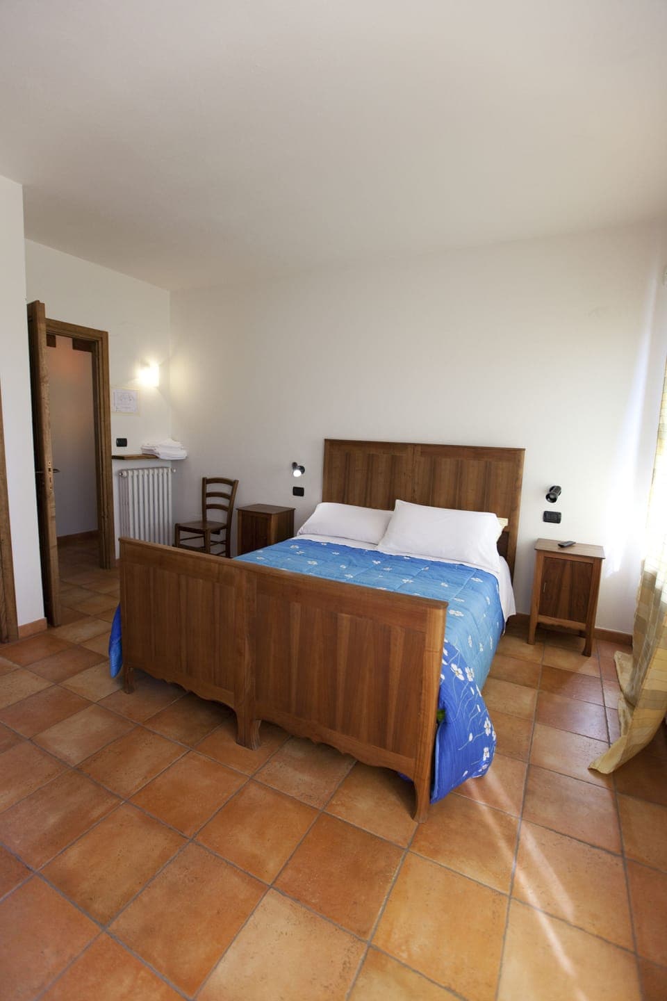 Double Room (Camera 1) | Premium bedding, blackout drapes, iron/ironing board, cribs/infant beds