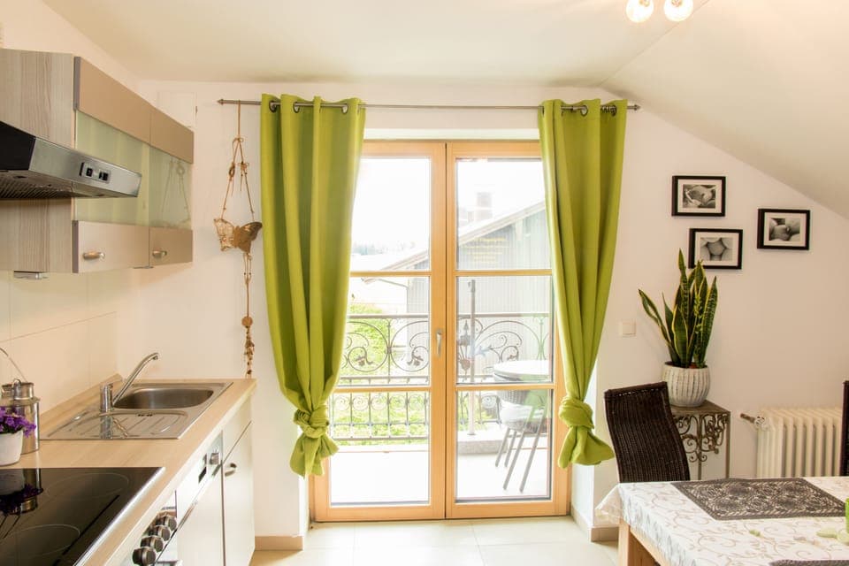 Apartment, 1 Bedroom, Balcony (FeWo Kampenwand) | Private kitchen | Electric kettle, cookware/dishes/utensils