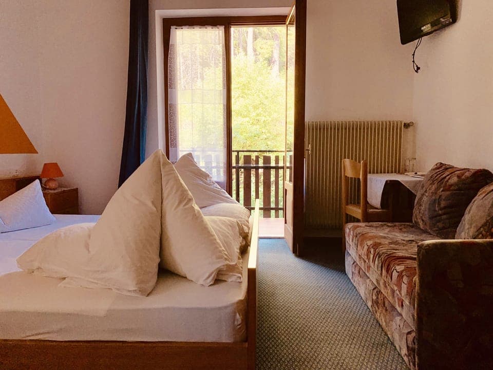 Comfort Double Room | Desk, bed sheets