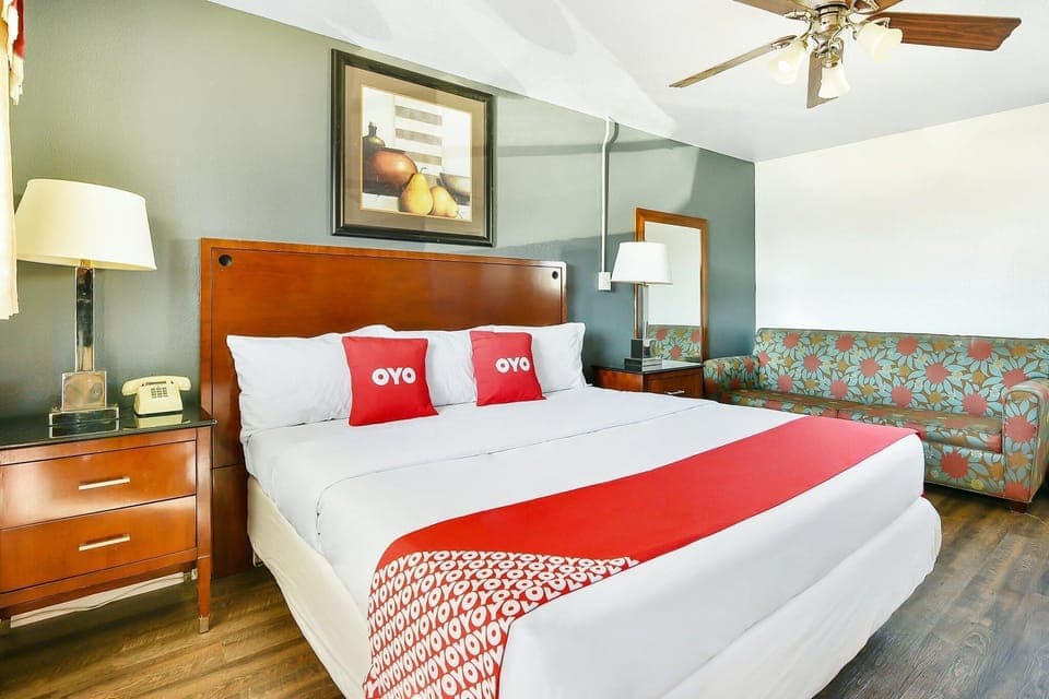 Room, 1 King Bed | 1 bedroom, desk, bed sheets