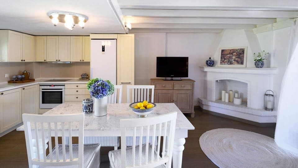 Villa | Private kitchen | Full-size fridge, oven, stovetop, dishwasher