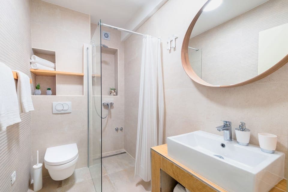 Standard Double Room | Bathroom | Shower, free toiletries, hair dryer, slippers