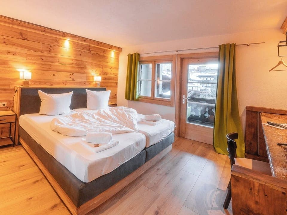 Double Room, 1 Queen Bed, Non Smoking, Balcony | Individually decorated, individually furnished, WiFi, bed sheets