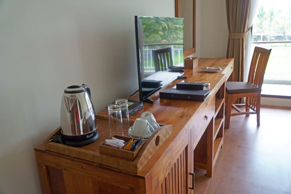 Deluxe Room Balcony with Rice Field View | In-room safe, desk