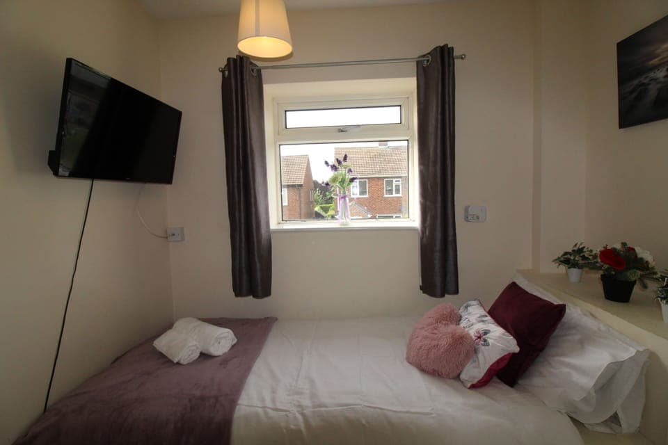 House, 3 Bedrooms (Sleeps 8) | Iron/ironing board, free WiFi, bed sheets