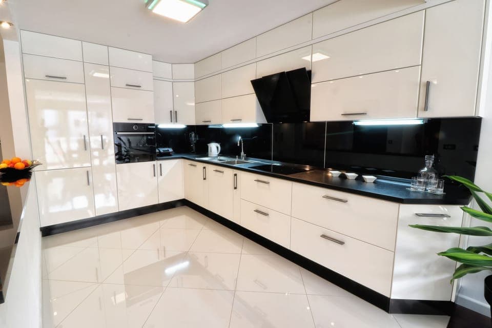 Superior Apartment, Ground Floor | Private kitchen | Fridge