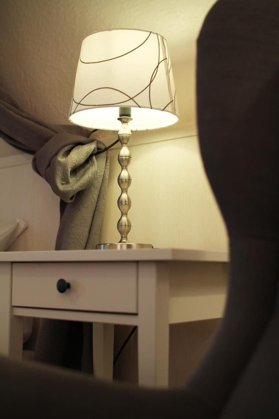 Desk, soundproofing, free WiFi, bed sheets