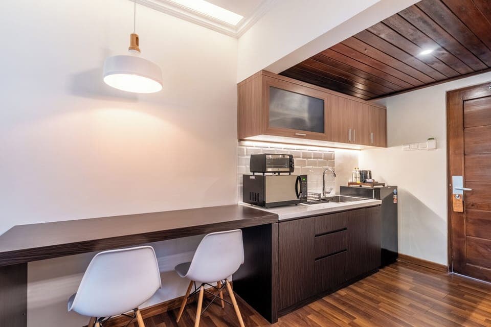 Premier Studio | Private kitchen | Fridge, coffee/tea maker, electric kettle