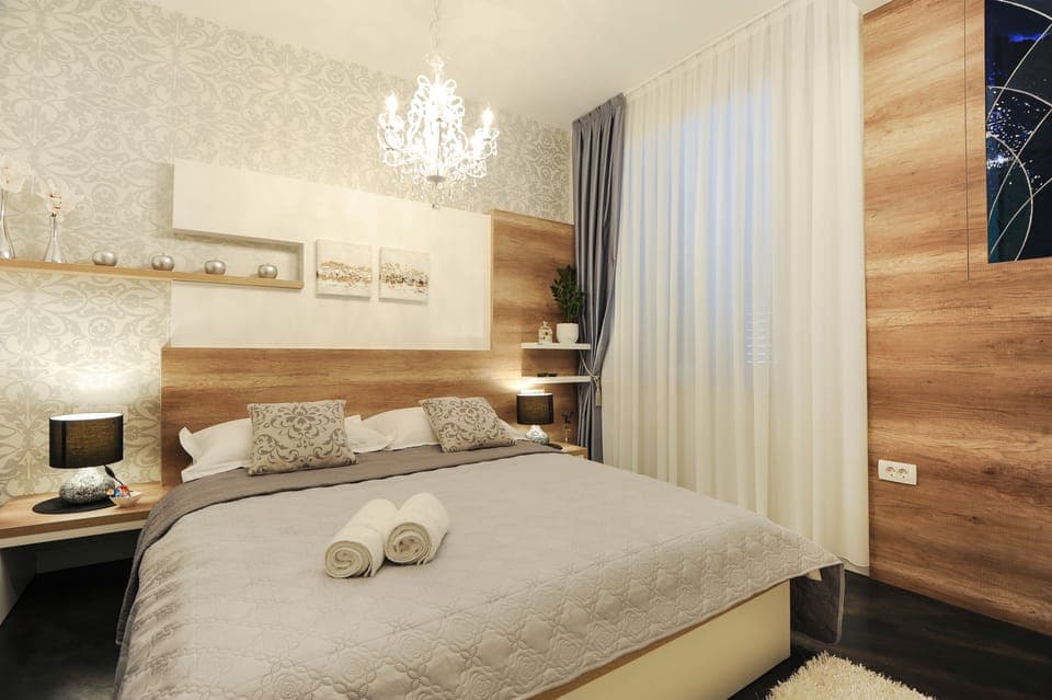 Deluxe Double Room | In-room safe, desk, laptop workspace, blackout drapes