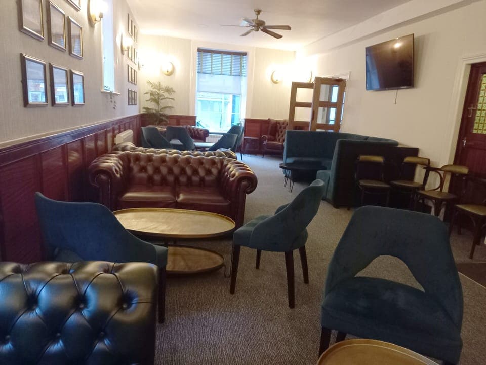 Lobby lounge