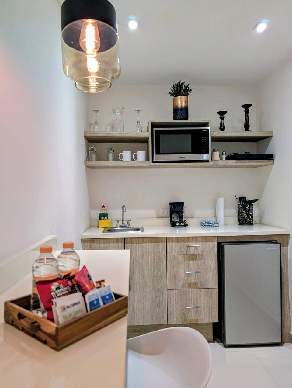 Studio with kitchenette, King bed, 1 bath | Private kitchen | Full-size fridge, microwave, coffee/tea maker, rice cooker