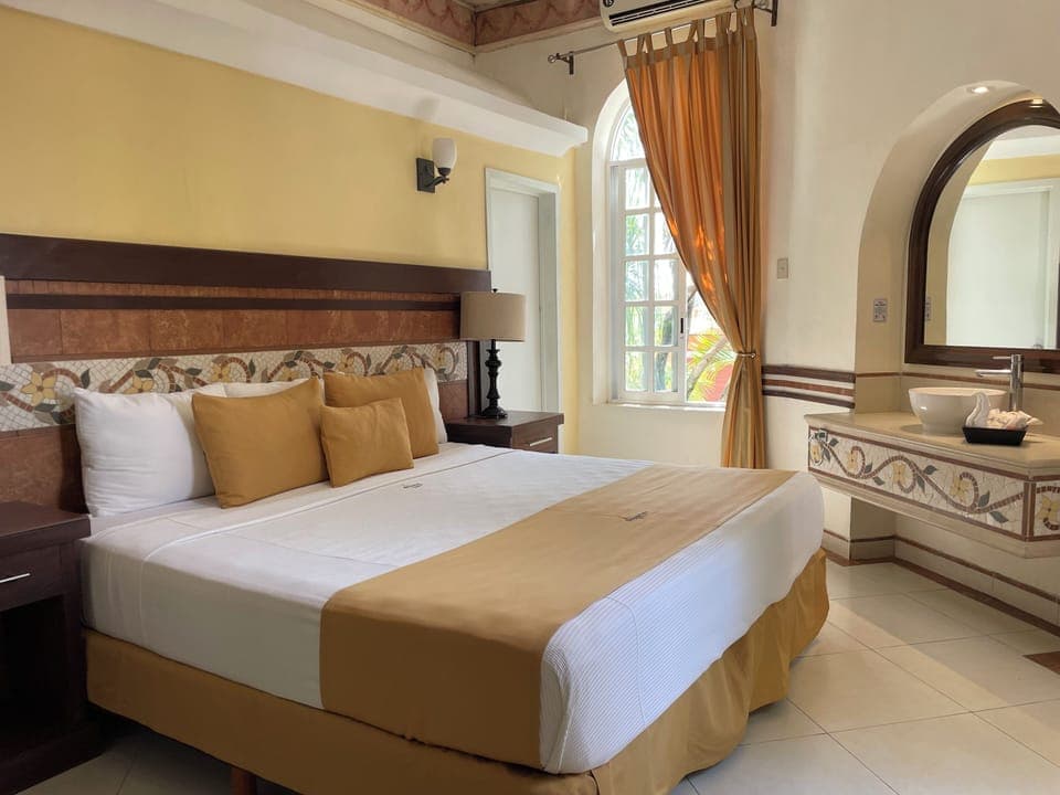 Family Suite | Premium bedding, pillowtop beds, in-room safe, individually decorated