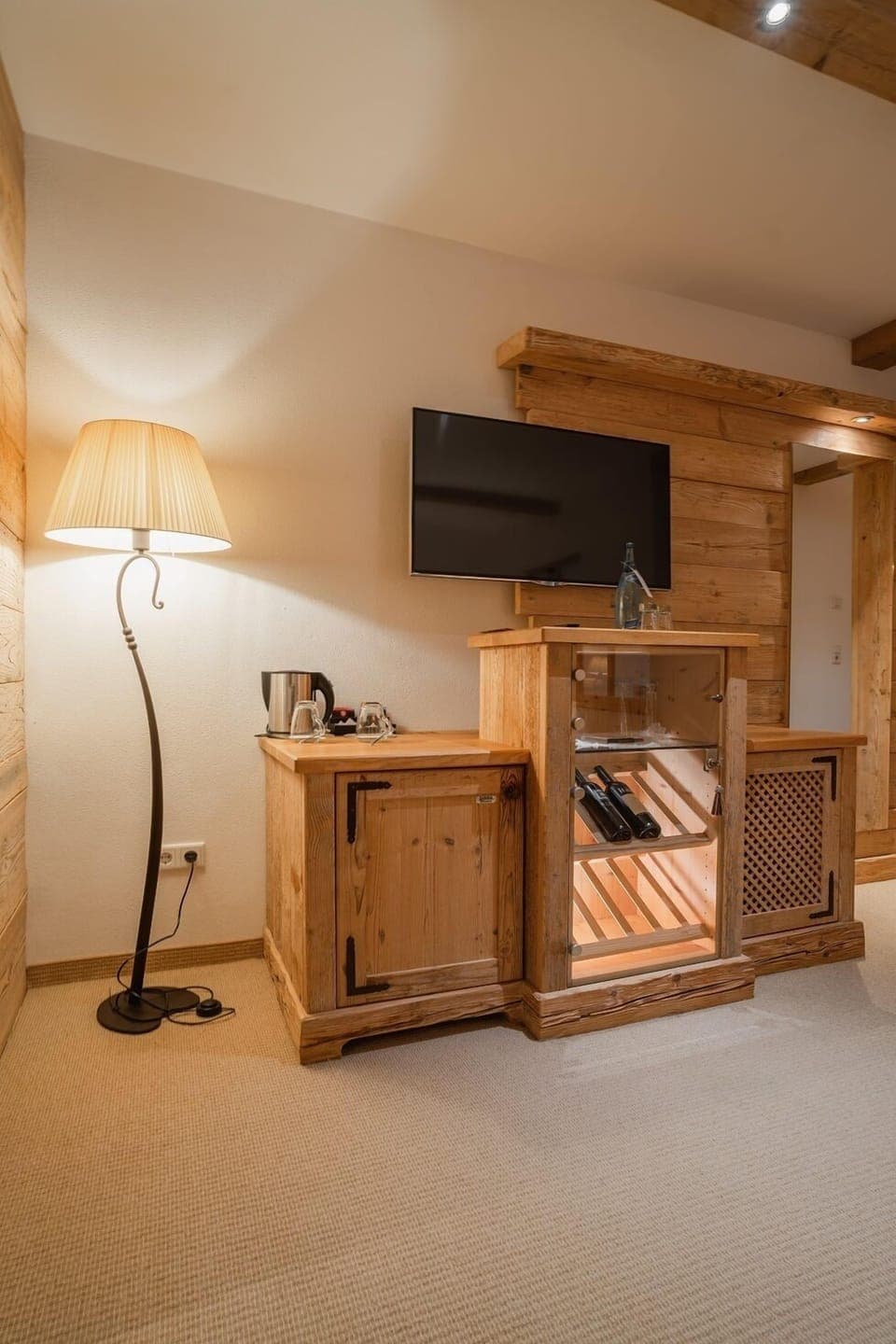 Suite | Premium bedding, down comforters, minibar, in-room safe