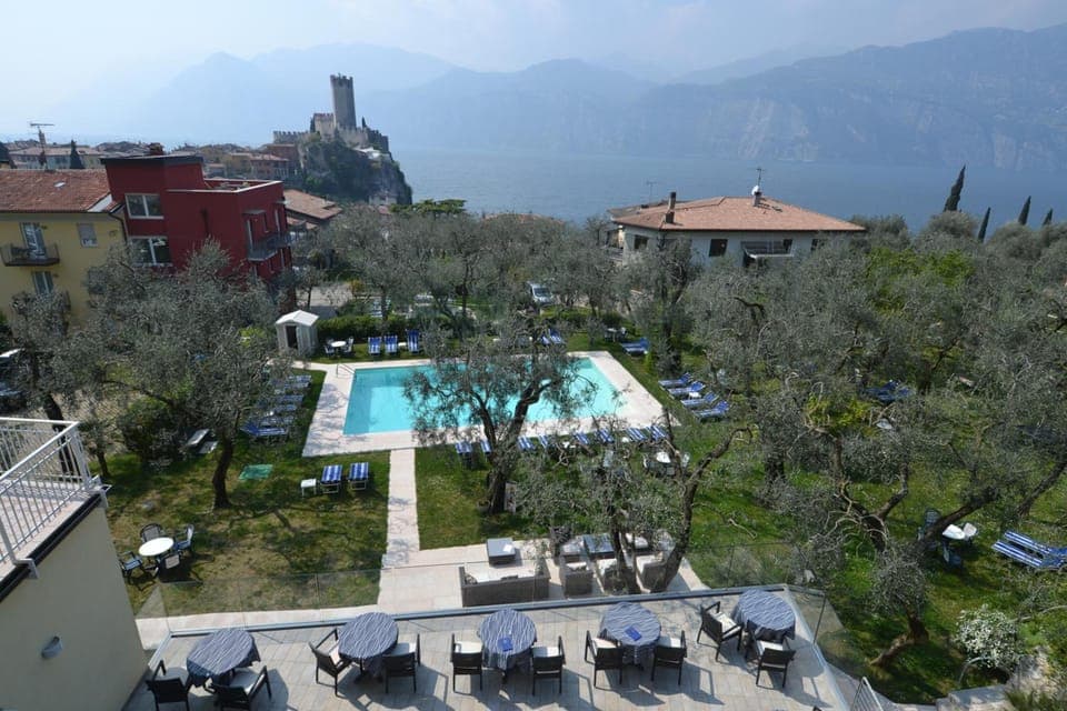 Indoor pool, seasonal outdoor pool, sun loungers