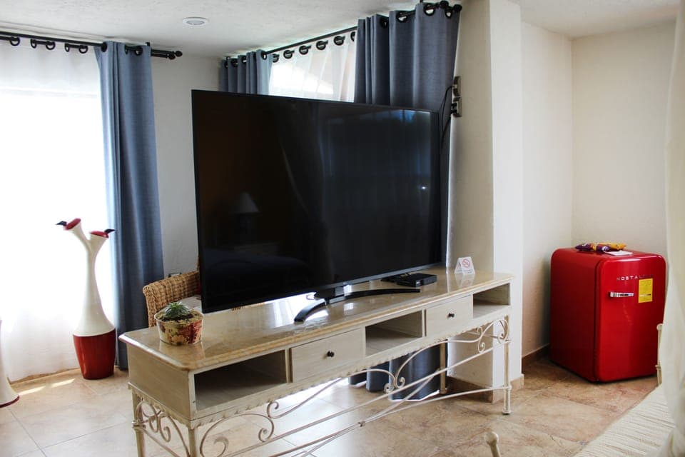 Presidential Room, 1 King Bed, Hot Tub | Egyptian cotton sheets, premium bedding, down comforters