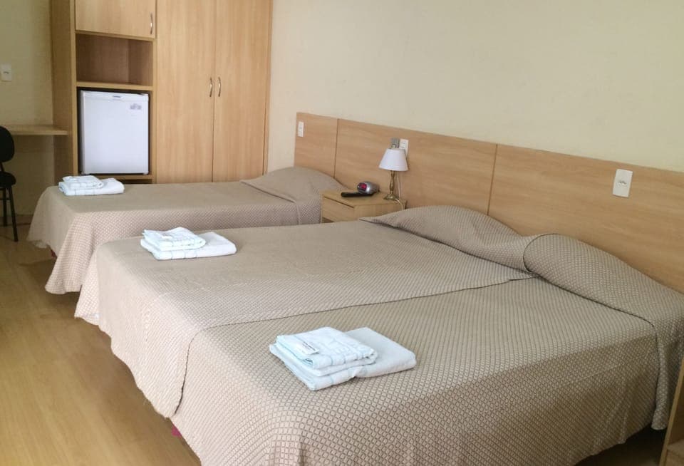 Triple Room | Minibar, in-room safe, desk, free WiFi
