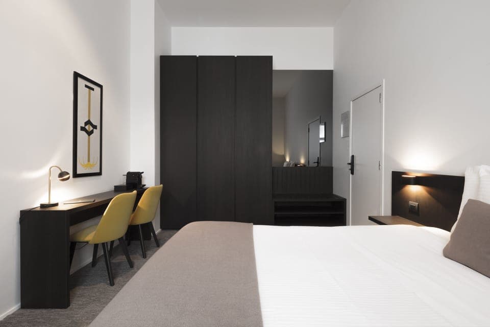 Standard Double Room Single Use | Minibar, in-room safe, desk, soundproofing