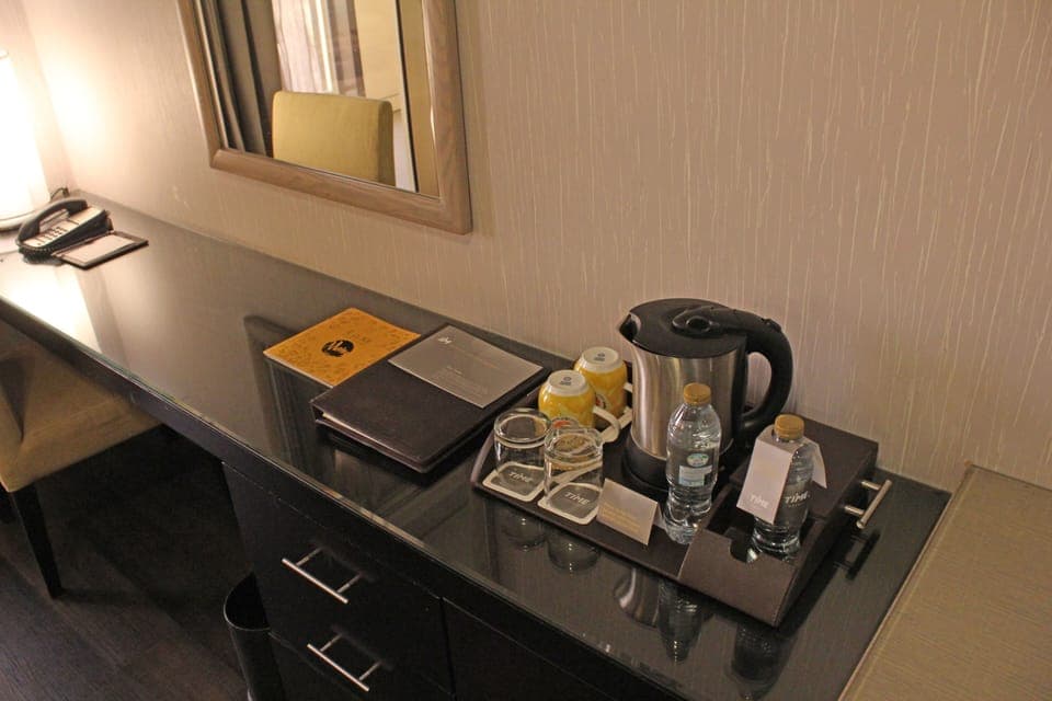 Deluxe Suite, 1 King Bed | Room amenity