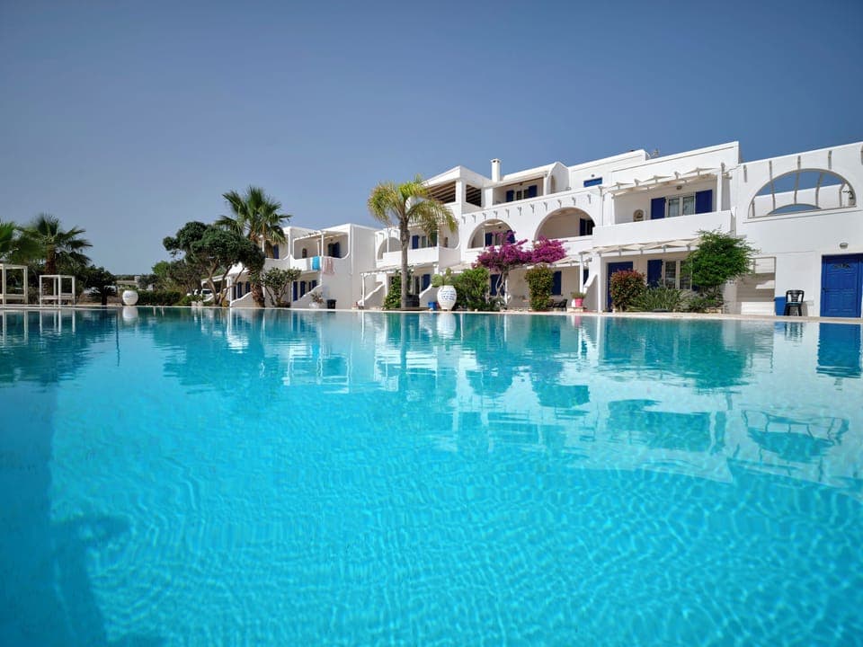 Seasonal outdoor pool, pool umbrellas, sun loungers