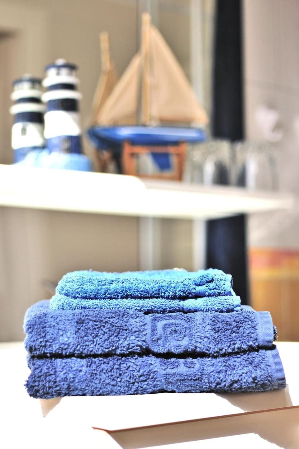 Shower, rainfall showerhead, free toiletries, hair dryer