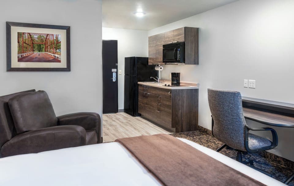 Premium bedding, pillowtop beds, desk, laptop workspace