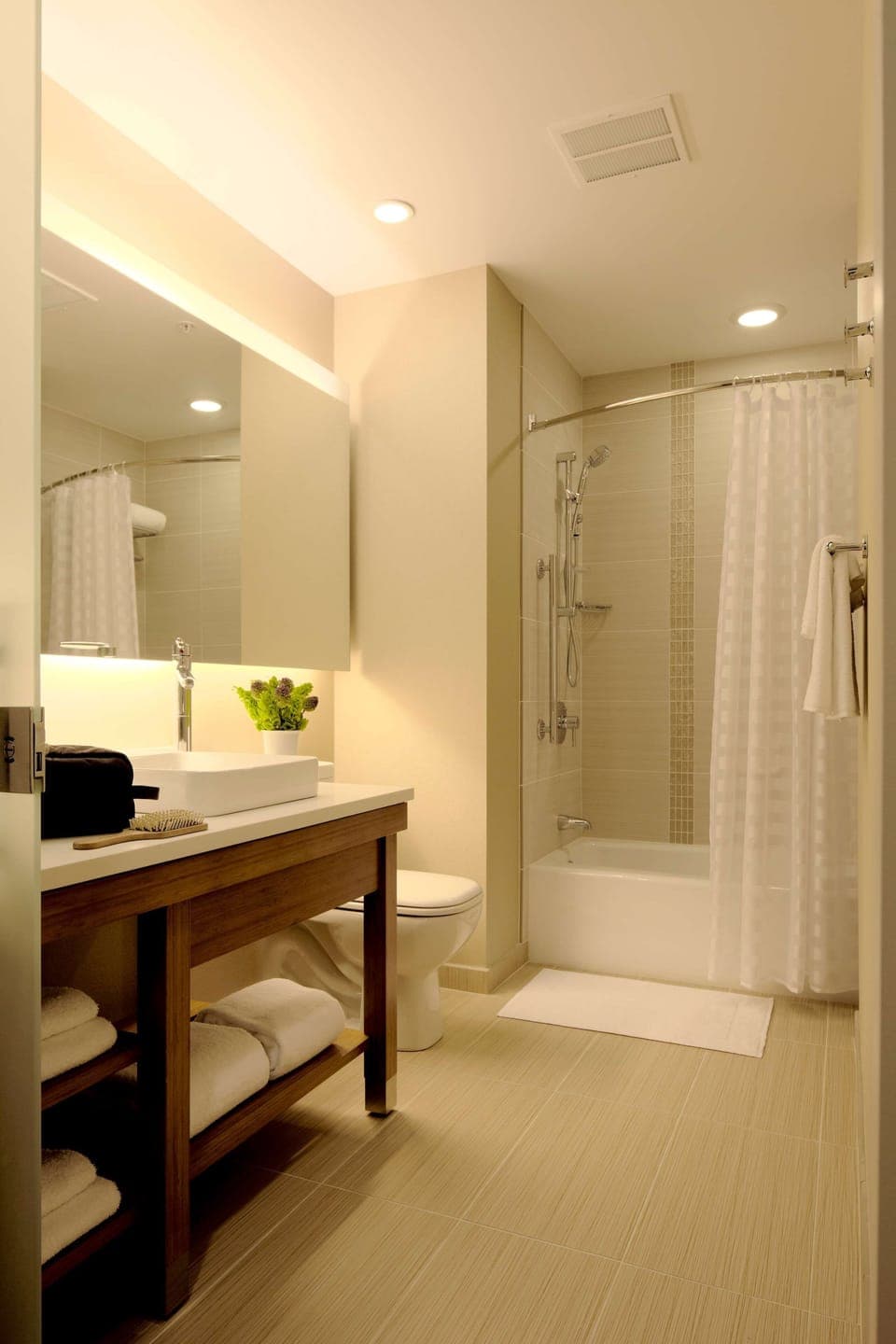 Premium bedding, in-room safe, desk, laptop workspace