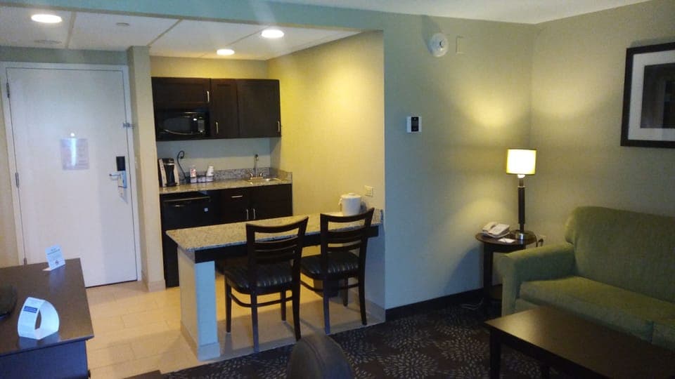 Suite, 1 King Bed with Sofa bed | Premium bedding, desk, blackout drapes, iron/ironing board