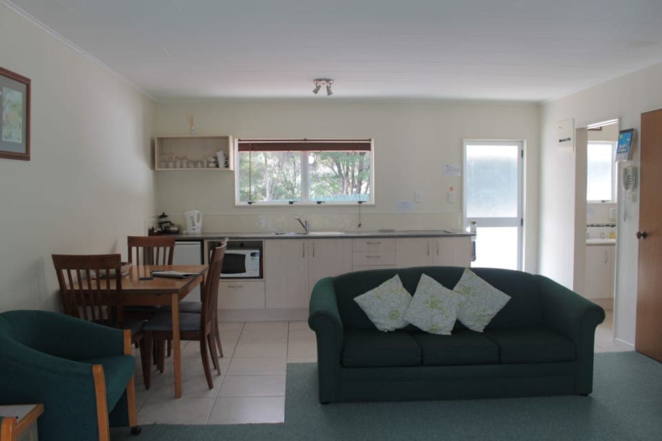 Standard Room, 1 Bedroom | Private kitchenette | Fridge, microwave, stovetop, coffee/tea maker