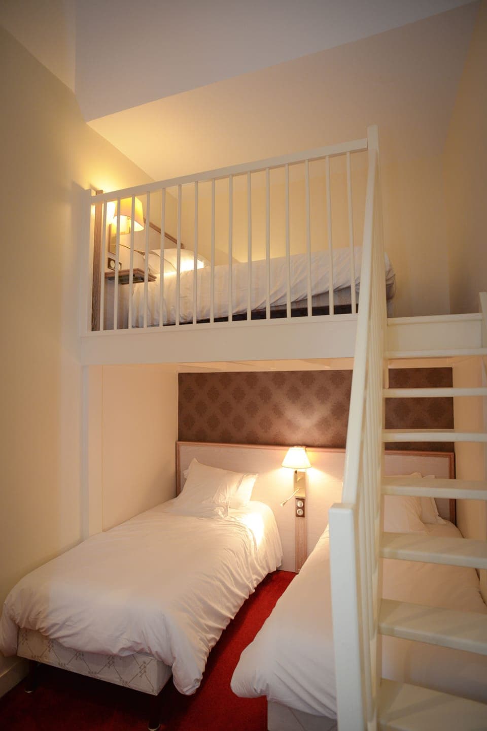 Family Room Bathtub  | Desk, blackout drapes, free cribs/infant beds, rollaway beds