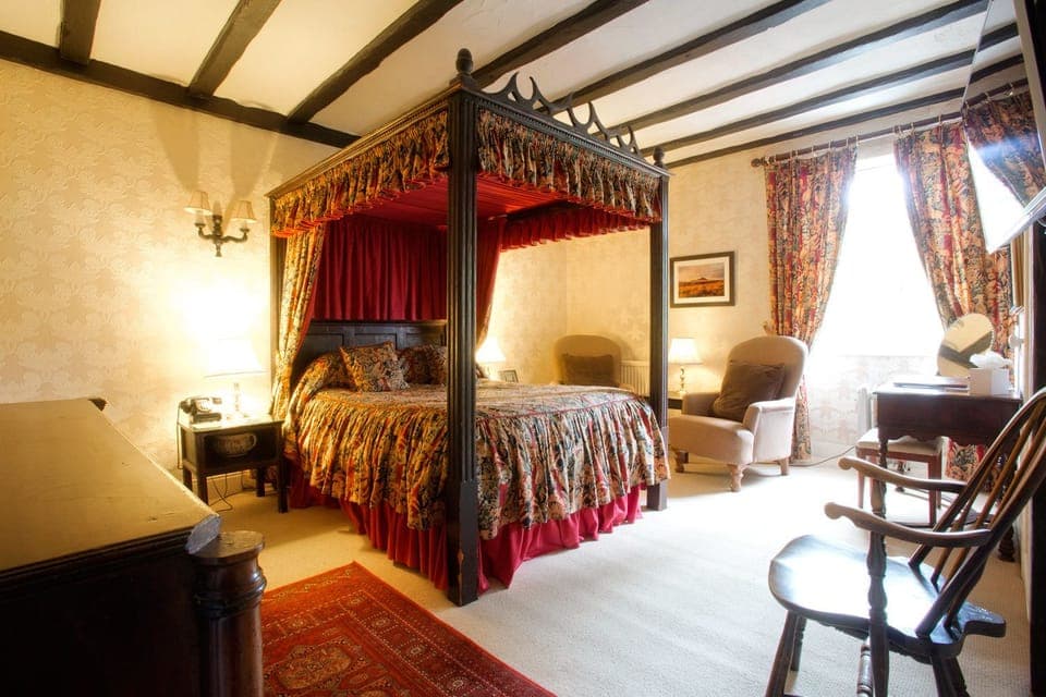 Double Room (Four Poster) | Free WiFi
