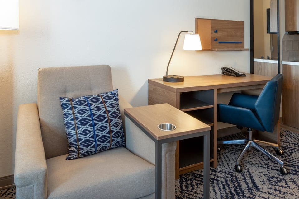 Studio Suite, 2 Double Beds, Kitchen | Room amenity