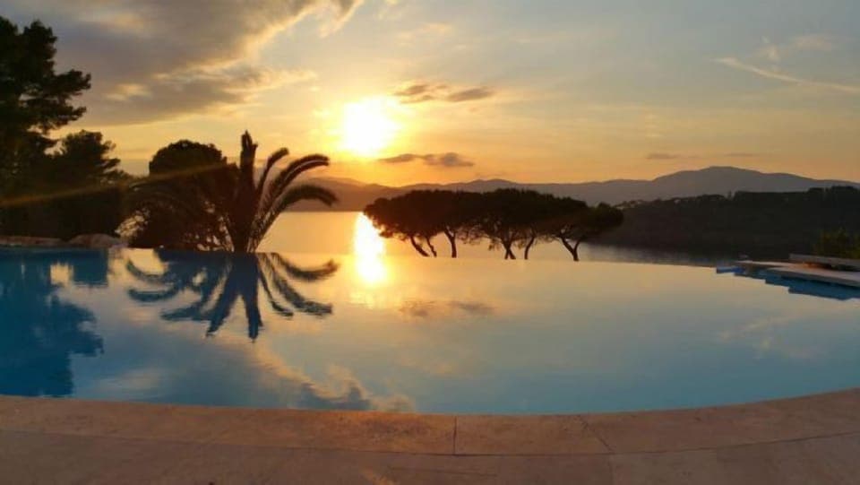 Outdoor pool, an infinity pool