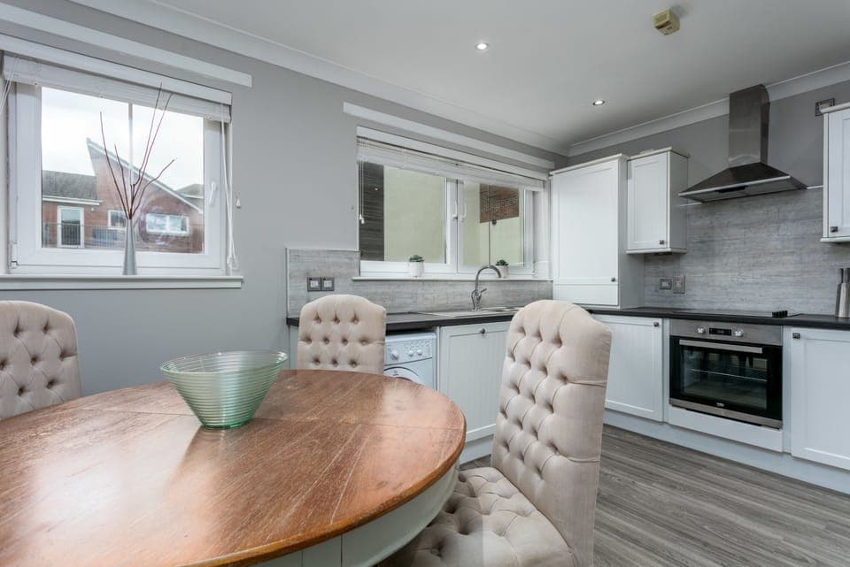 Classic Apartment, 2 Bedrooms, Non Smoking | Private kitchen | Full-size fridge, microwave, oven, stovetop