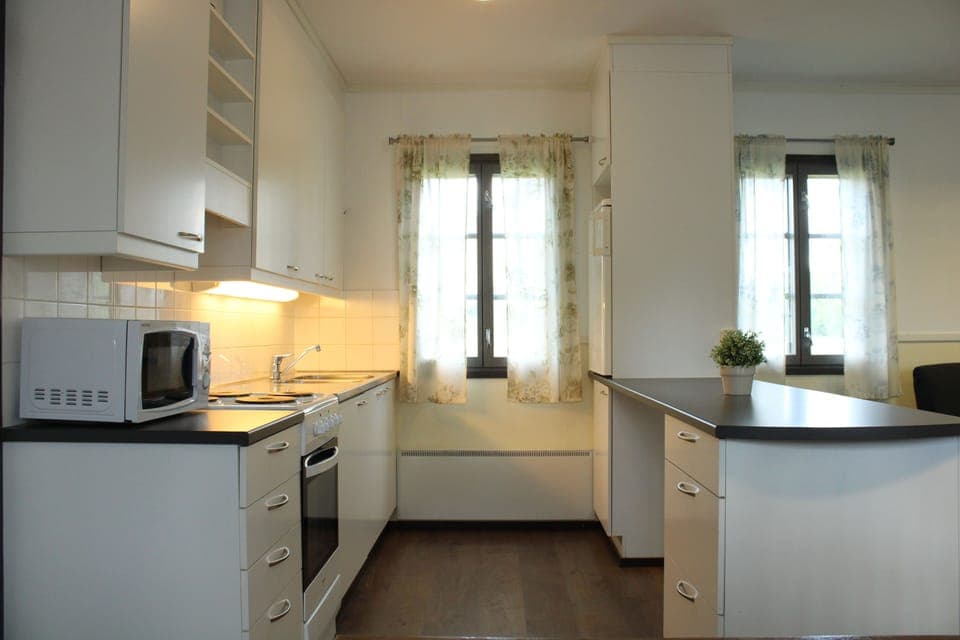 Cottage, 3 Bedrooms (8 Adults) | Private kitchen | Fridge