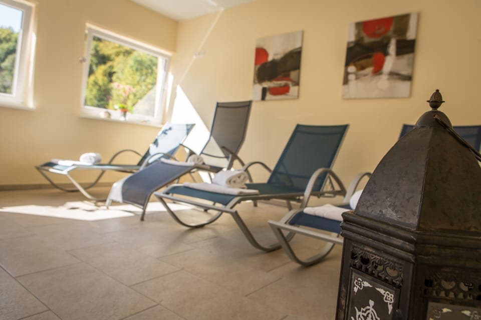 Sauna, steam room, aromatherapy, sports massages, Ayurvedic treatments