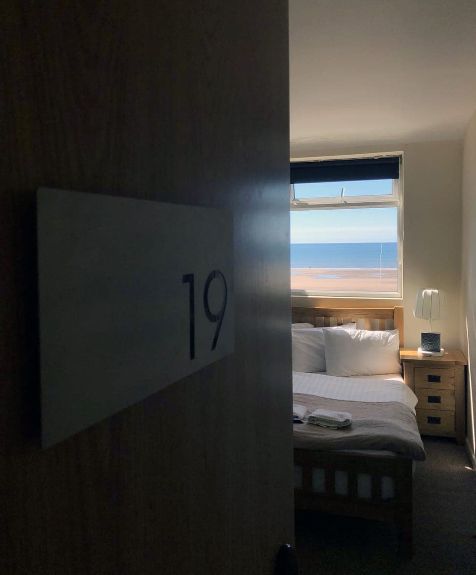 Basic Double Room, Ensuite | Desk, laptop workspace, iron/ironing board, free WiFi