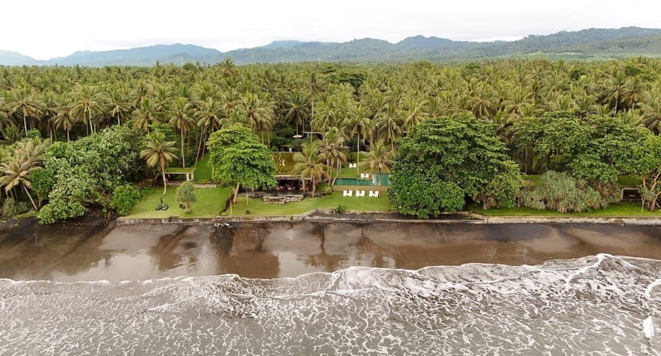 2 outdoor pools, an infinity pool, pool umbrellas